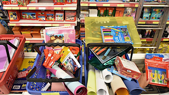 Procon intensifica a��es em escolas para proteger pais na compra de material escolar