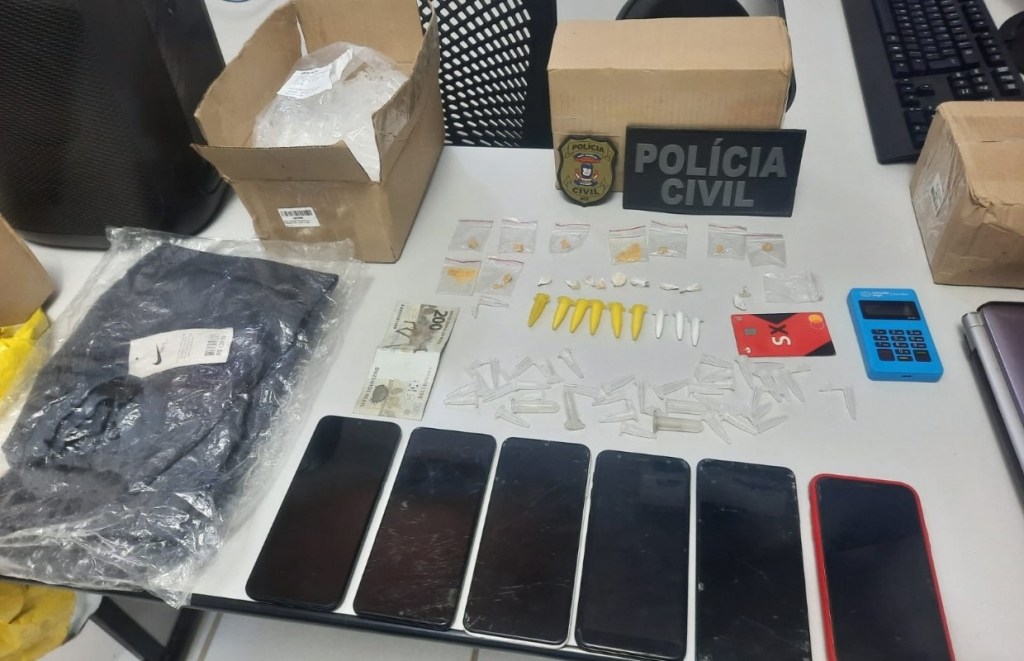 Pol�cia Civil prende tr�s e fecha ponto de venda de drogas e recepta��o em Nova Mutum