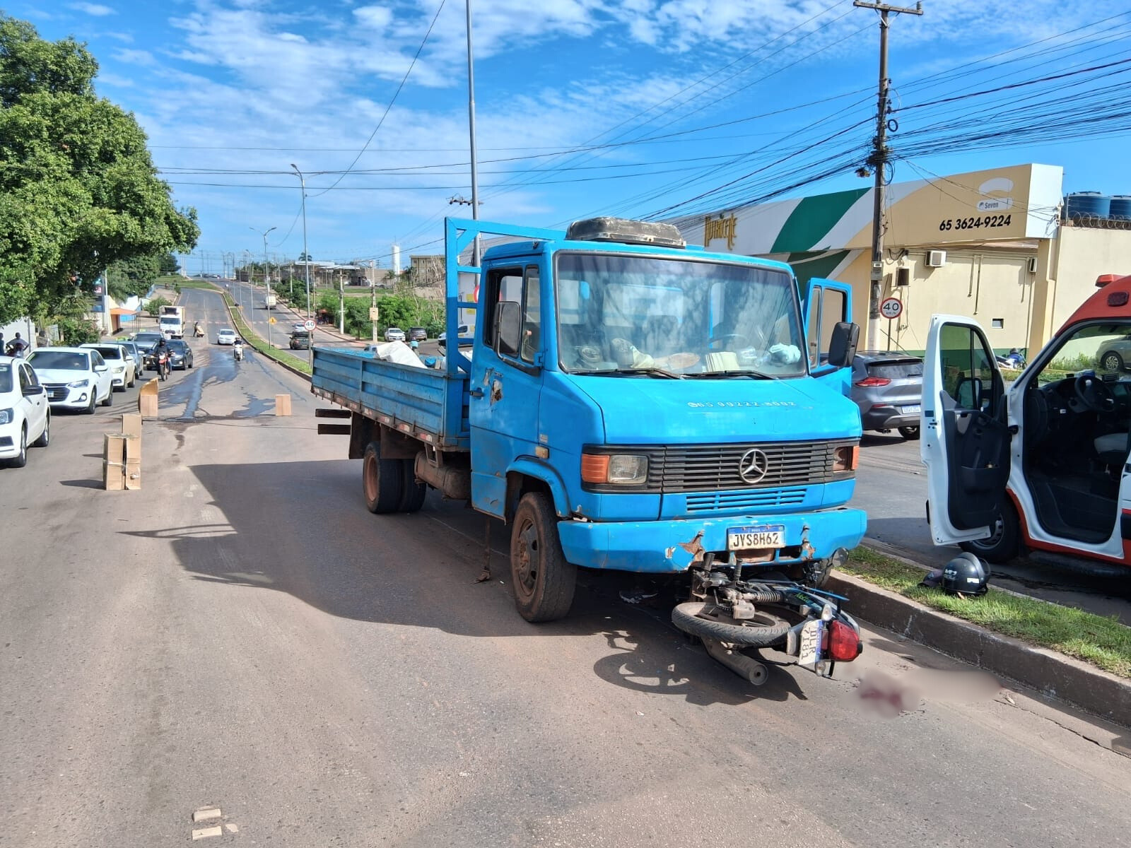 Motociclista por aplicativo morre ap�s queda e atropelamento na Estrada da Guarita