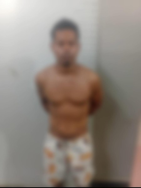 M�e flagra ex-parceiro abusando de filho de 5 anos em Cuiab�