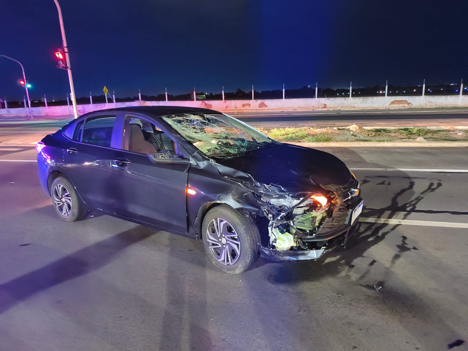 Motociclista por aplicativo e passageira ficam feridos ap�s colis�o perto do Aeroporto de V�rzea Grande