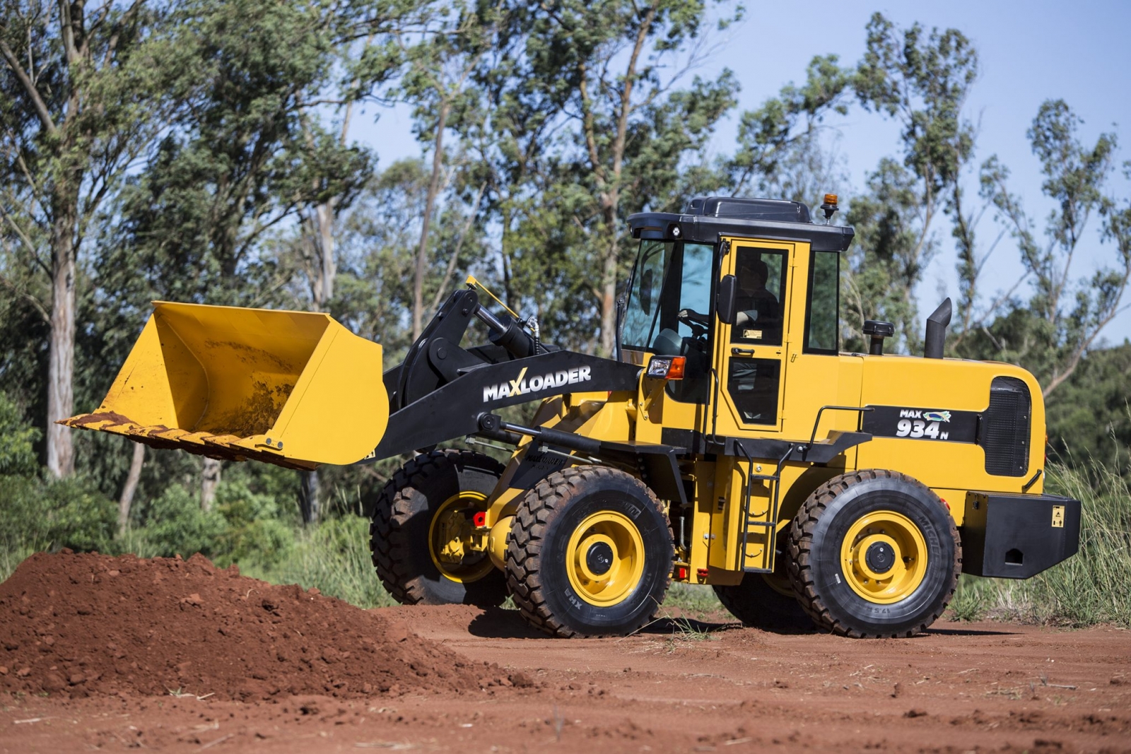Opera��o em armaz�m termina em morte ap�s trabalhador ser atingido por p� carregadeira