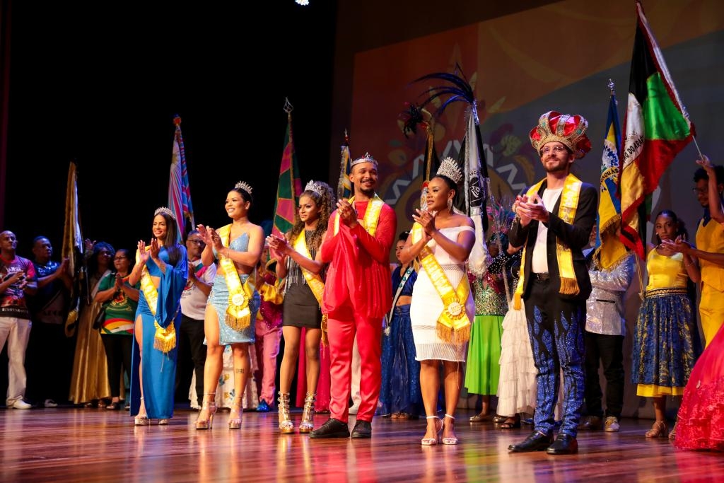 Desfiles das comiss�es de frente de escolas e blocos marcam lan�amento do Carnaval de Cuiab�