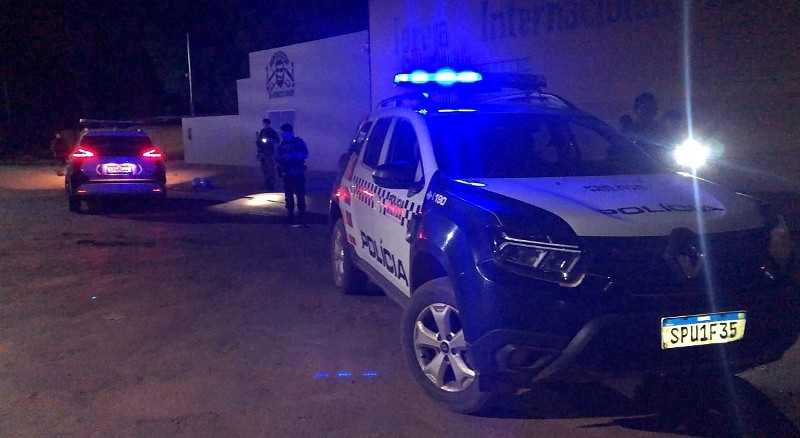 Alvo de execu��o, homem escapa ap�s persegui��o e tiros