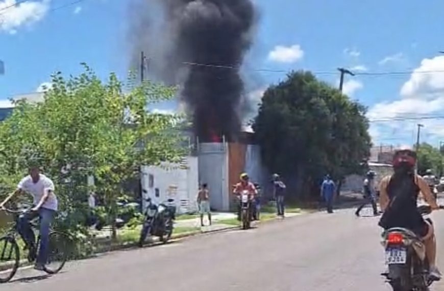 Pr�dio que funcionava como motel � atingido por inc�ndio em Rondon�polis (V�deo)