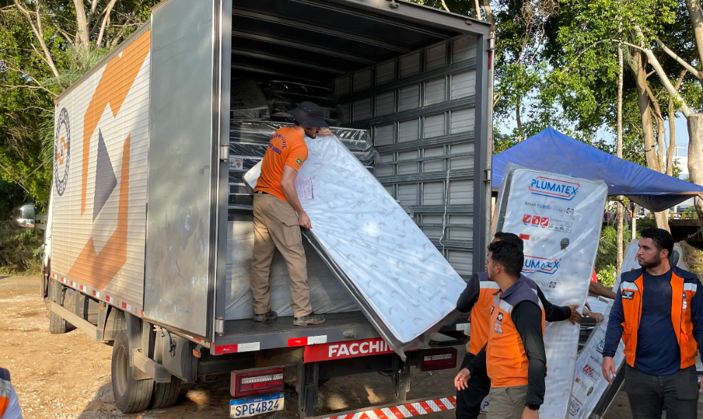 Governo envia alimentos e materiais para aux�lio emergencial �s fam�lias em Cotrigua�u