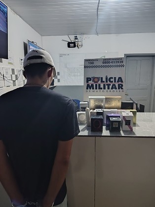 Suspeito � detido com R$ 6 mil em perfumes furtados de sal�o em MT