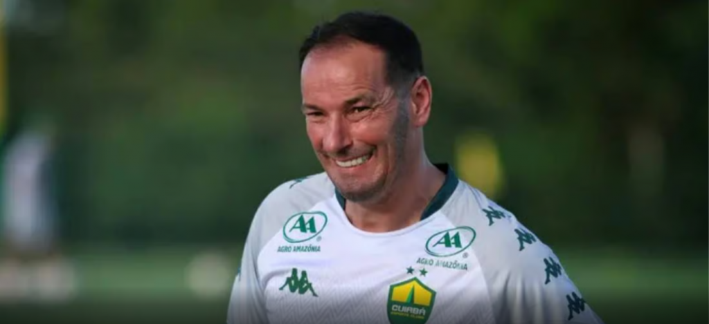 Cuiab� anuncia sa�da do t�cnico Petit ap�s sequ�ncia de maus resultados