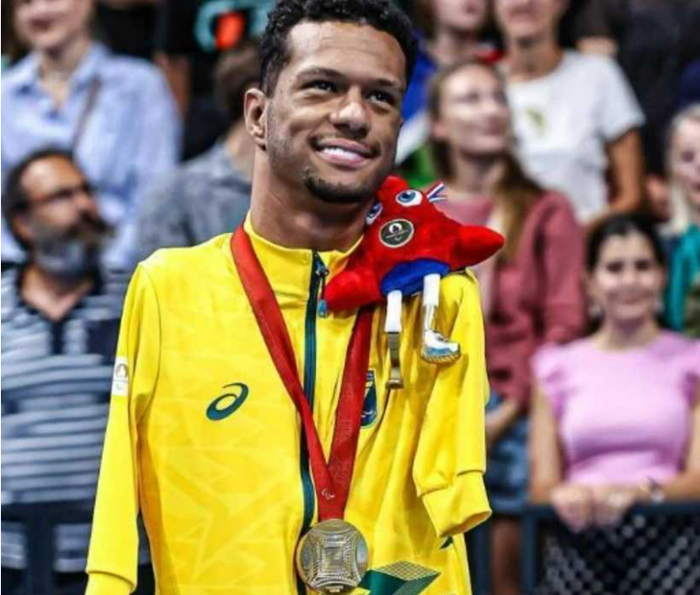 Gabrielzinho conquista primeiro ouro do Brasil na Paralimpada de Paris