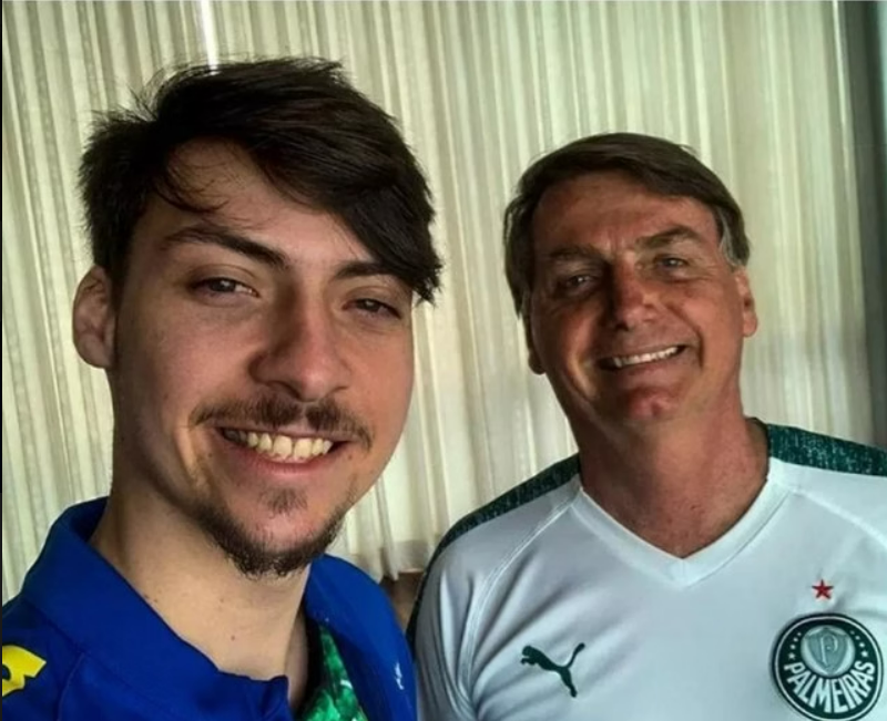 Filho de Bolsonaro pode disputar eleio com o nome do pai, diz MP