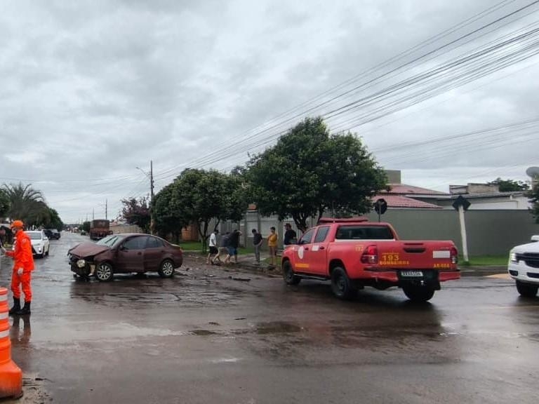 Corpo de Bombeiros presta atendimento pr�-hospitalar a v�tima de acidente de tr�nsito
