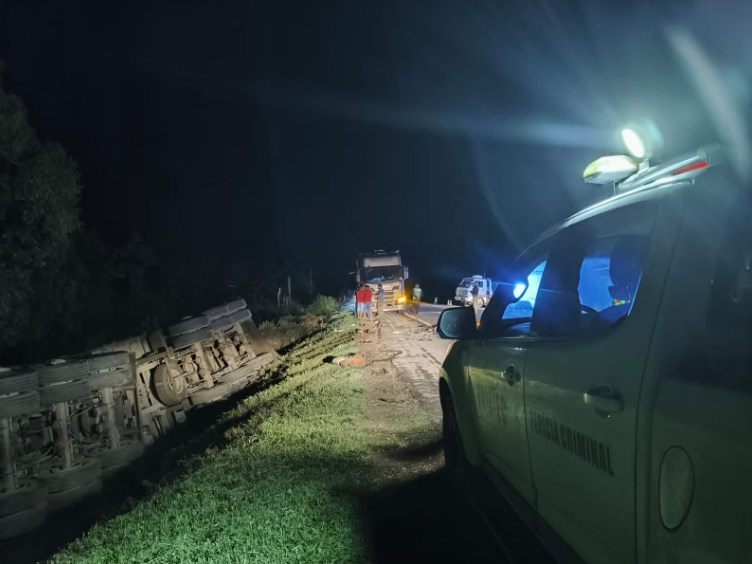 Colis�o entre guincho e carreta deixa v�tima fatal na BR-364