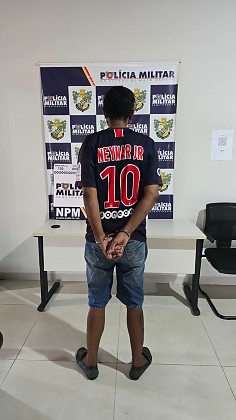 Filho é preso após agredir mãe idosa e destruir porta de casa no interior de Mato Grosso