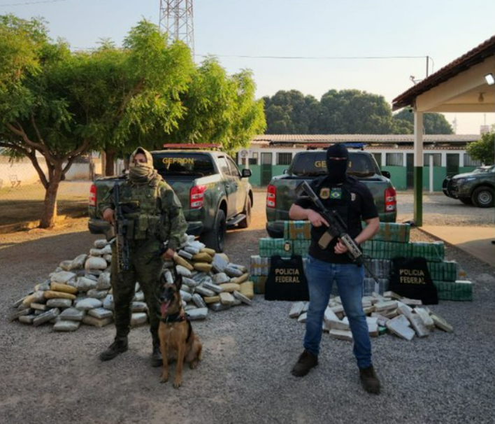 Caminhoneiro  preso transportando 707 tabletes de drogas em Cceres