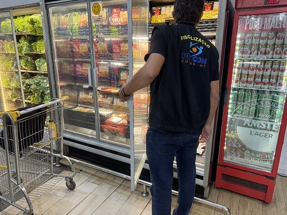 Fiscalização do Procon flagra produtos vencidos e autua supermercado em Cuiabá