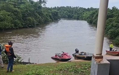 Barco vira próximo à Ponte do Calcário e homem está desaparecido