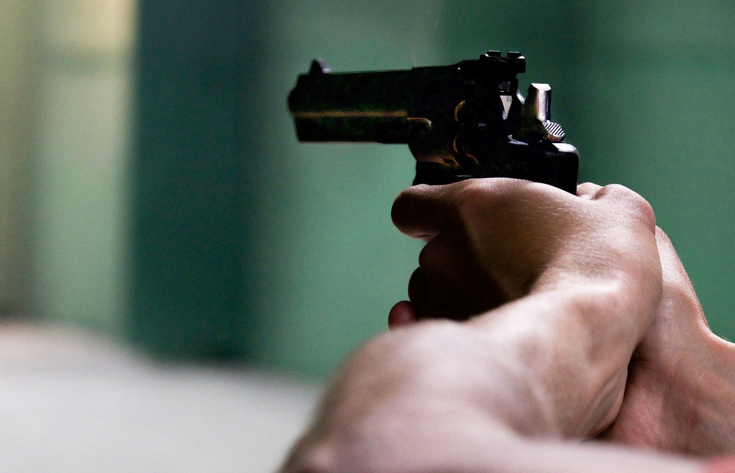 Execução na porta de casa deixa jovem de 20 anos gravemente ferido em MT