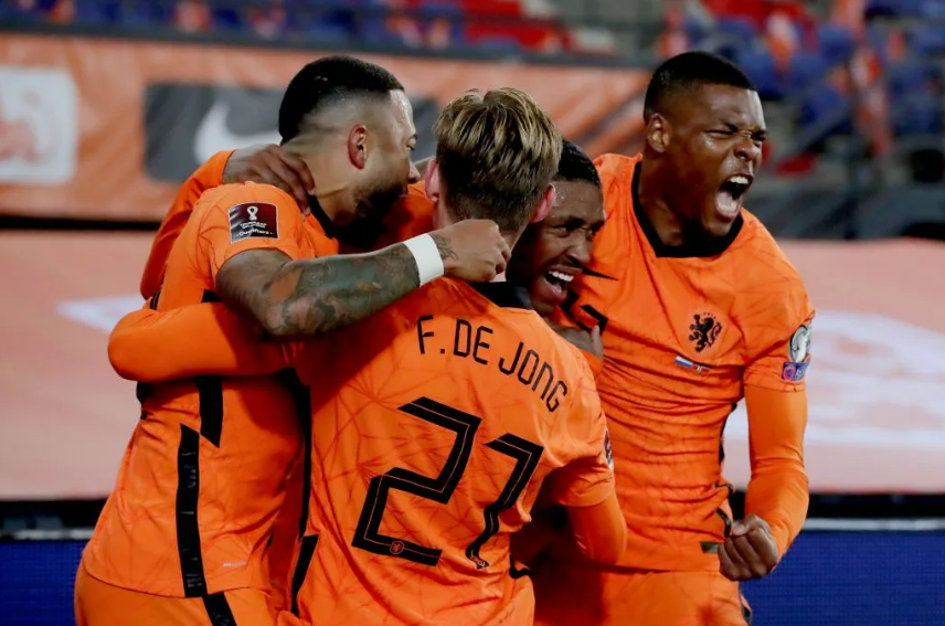 T�cnico barra holand�s na sele��o ap�s ida para Ar�bia: �Hist�ria encerrada�