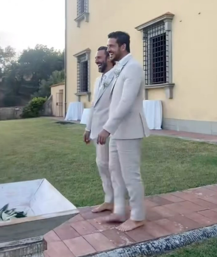 Ator Marco Pigossi se casa com cineasta italiano em cerimnia intimista na Toscana