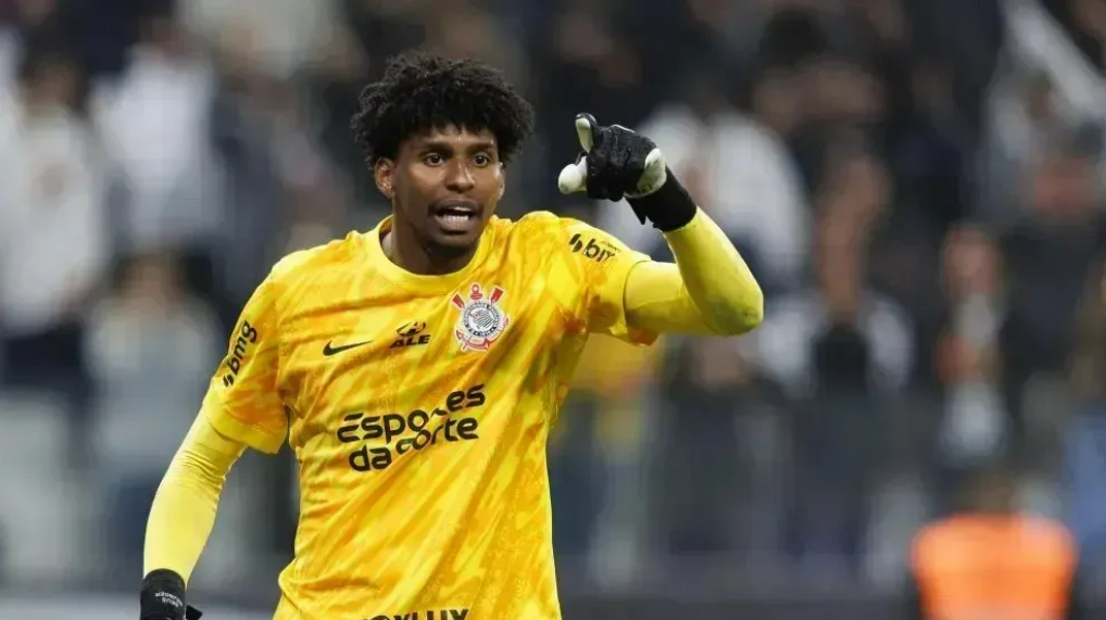 Hugo Souza revela acordo para perman�ncia definitiva no Corinthians