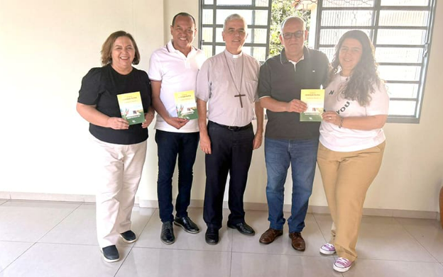 Elei��es municipais: Bispo recebe candidatos e escuta suas propostas