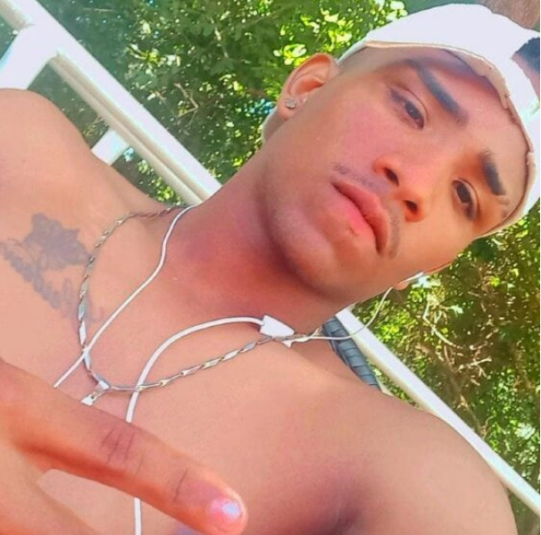 Jovem � assassinado a tiros dentro de casa em Nobres