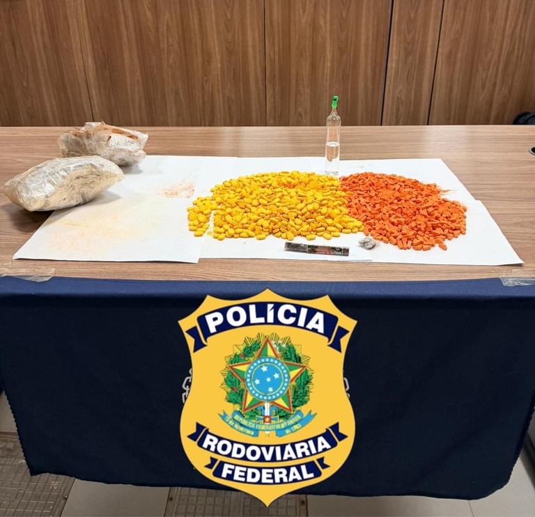 PRF apreende mais de 2 mil comprimidos de ecstasy em �nibus interestadual na BR-364