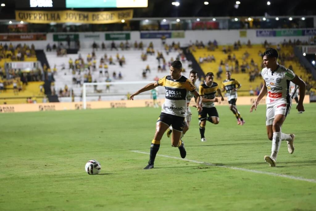 Crici�ma encara o Botafogo-SP em duelo direto por afirma��o na S�rie B