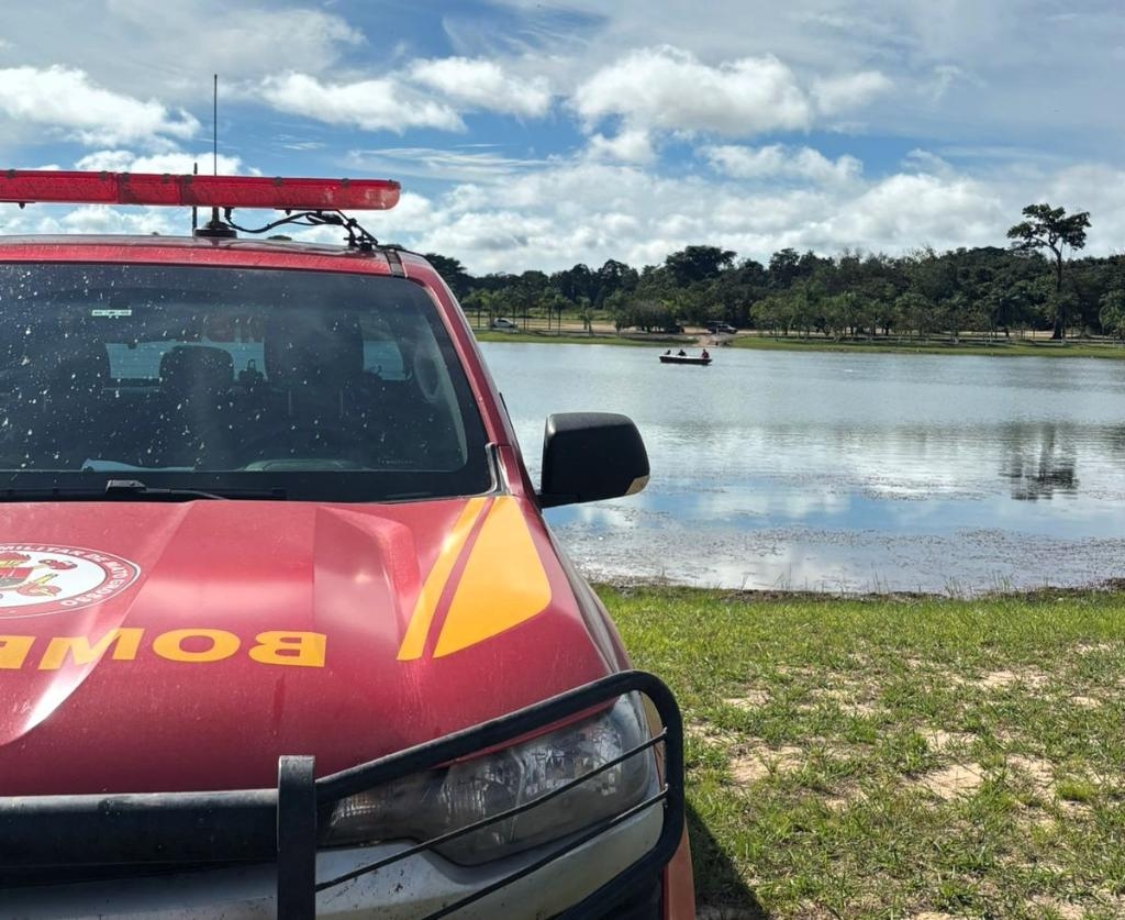 Bombeiros resgatam corpo de adolescente ap�s afogamento em lago