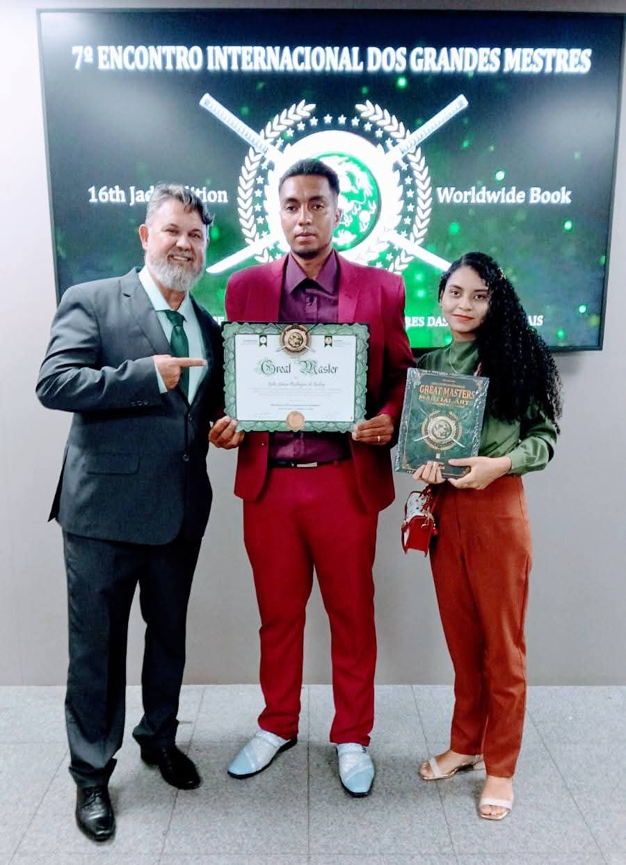 Atleta cuiabano John Godoy representa Mato Grosso em encontro internacional de mestres das artes marciais