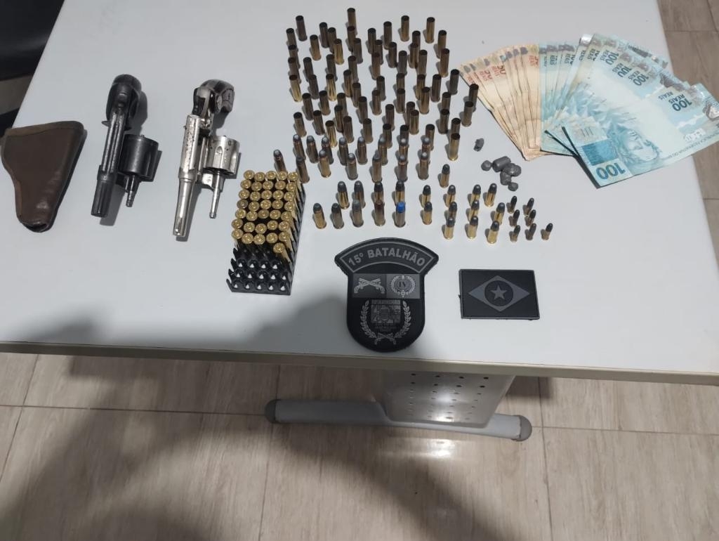 PM prende homem por amea�ar companheira e apreende armas e 141 muni��es