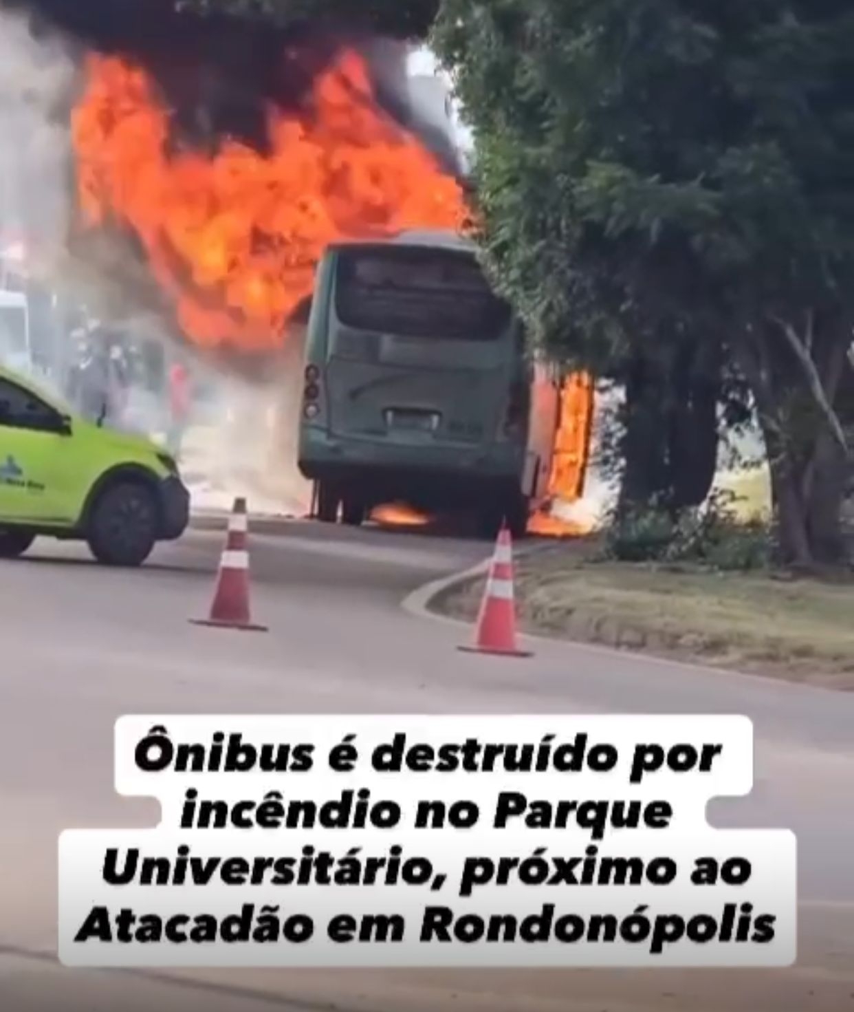 �nibus de trabalhadores � destru�do por inc�ndio em Rondon�polis (V�deo)