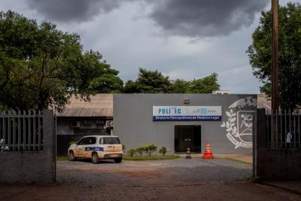 Assaltante invade estacionamento do IML em Cuiab�, rende trabalhadores e foge com arma
