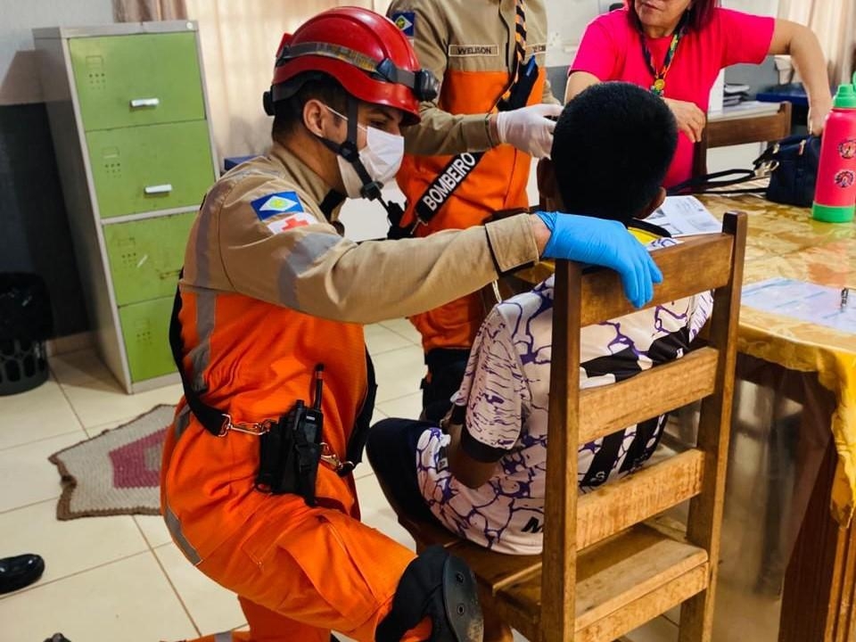Corpo de Bombeiros presta socorro a estudante de 11 anos ap�s mal s�bito em escola