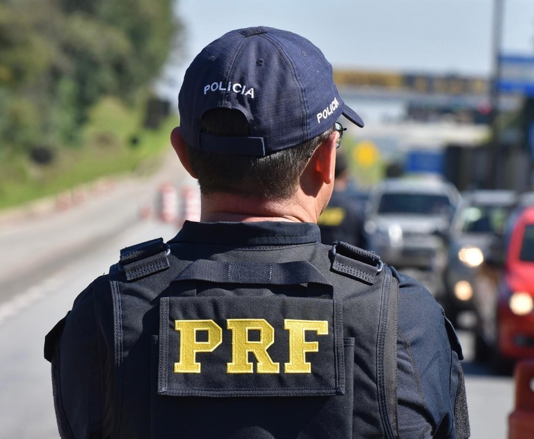 PRF refor�a fiscaliza��o nas rodovias federais durante feriado de Tiradentes