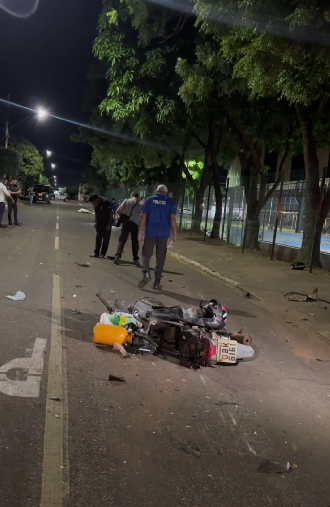 Suspeito rouba caminhonete, foge em alta velocidade e mata motociclista durante atropelamento