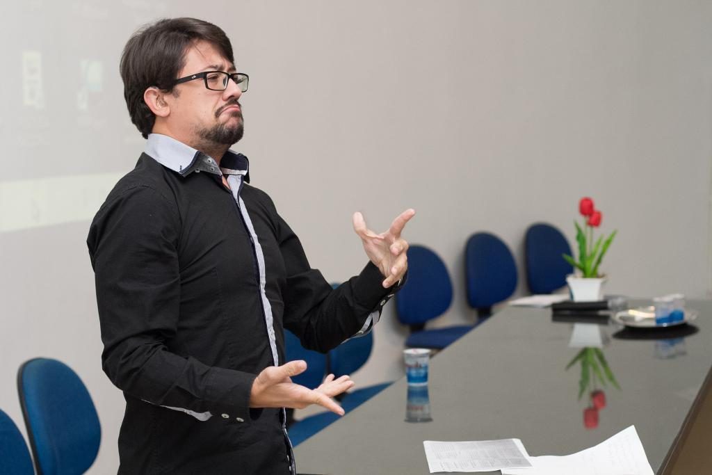 Seduc publica edital para inscrições em curso de Libras na modalidade EaD