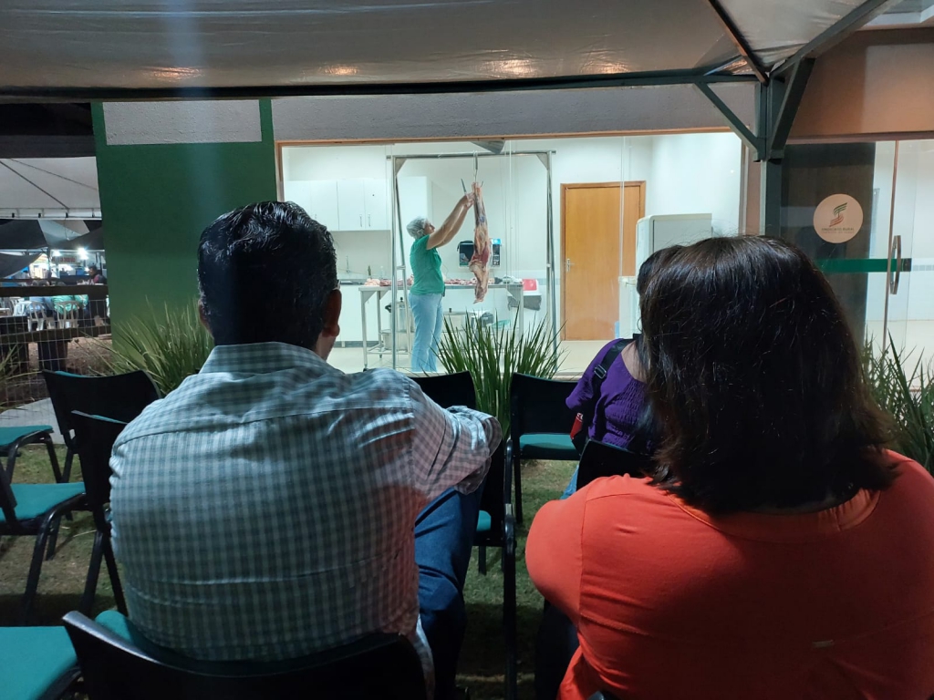 VITRINES DA CARNE ENSINAM DIVERSIDADES DE CORTES EM TANGAR� DA SERRA