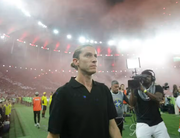 Na estreia de Filipe Luis, Flamengo vence Corinthians por 1 a 0 no Maracan� e larga na frente na semifinal da Copa do Brasil 