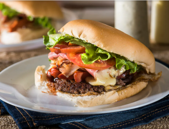 Mulher � agredida ap�s pegar lanche por engano em trailer de V�rzea Grande