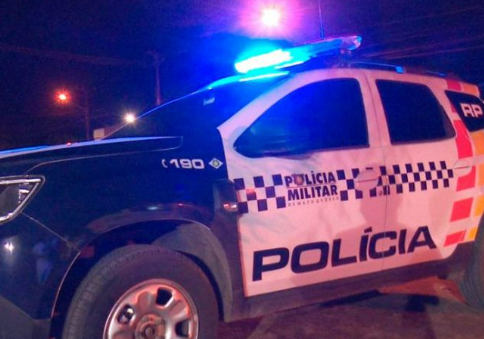 Homem � atacado com garfo e facas, mas revida e deixa suspeito inconsciente