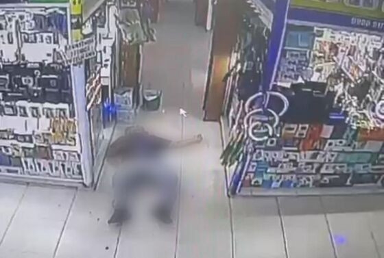 Dois s�o assassinados a tiros no Shopping Popular