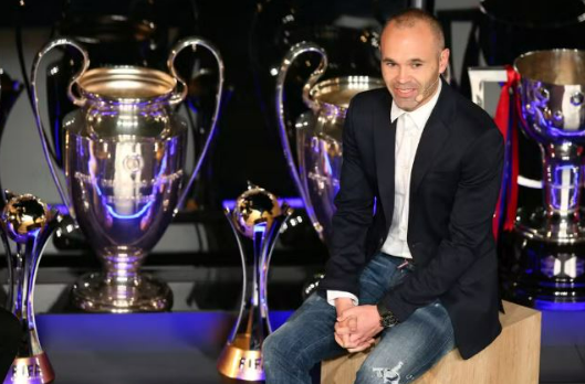 Real Madrid homenageia Andr�s Iniesta ap�s an�ncio de aposentadoria
