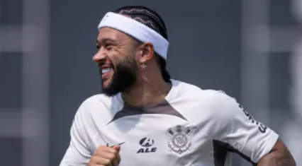 Memphis Depay pode deixar o Corinthians devido  crise com patrocinador, diz jornal ingls