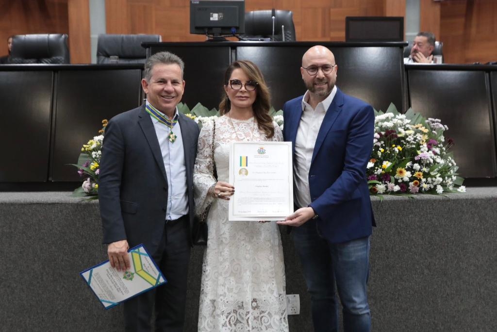 Primeira-dama e governador s�o agraciados com honrarias na ALMT