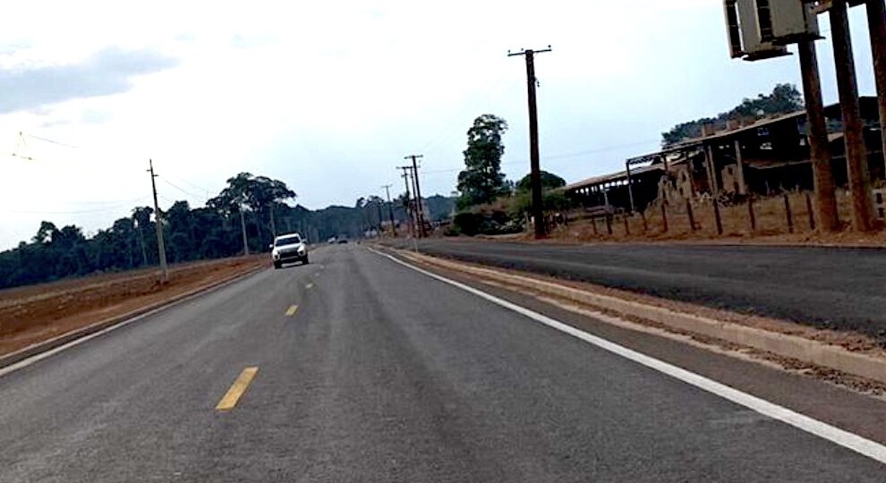 Governador inaugura na 4� em Sinop asfaltamento de duas estradas