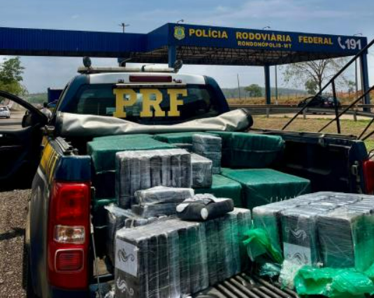 PRF apreende quase 500 kg de coca�na escondidos em carga de milho na BR-364