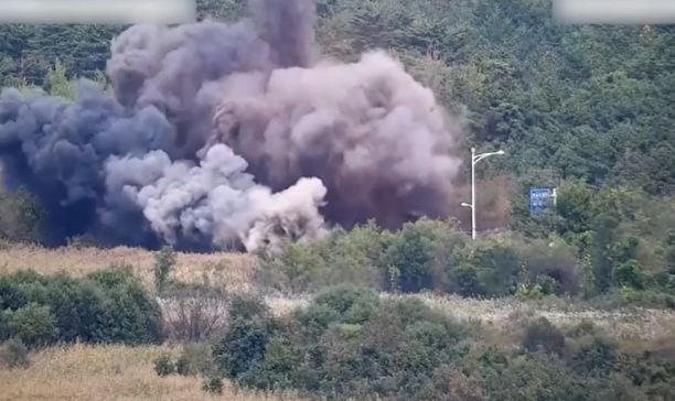Coreia do Norte explode estradas perto da fronteira com o Sul