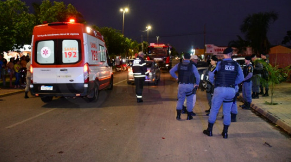 Motociclista com mandado de pris�o bate em viatura da PM e quase atropela policiais em Rondon�polis