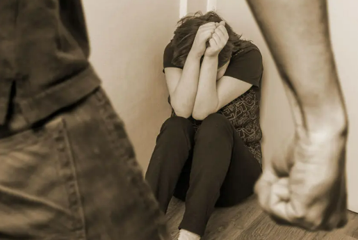 Ap�s negar rela��o sexual, mulher � espancada e amea�ada de morte pelo marido